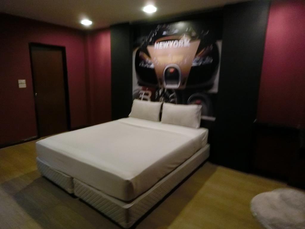 Newyork Suite Hotel Ban Ko  Экстерьер фото
